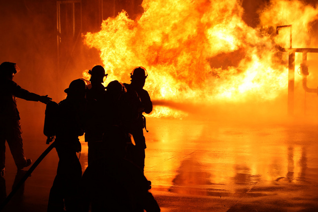 IMAGE: http://www.justinunderwater.com/gallery/albums/firedepartment/IMG_1430.sized.jpg