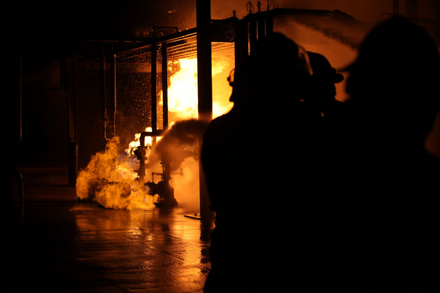 IMAGE: http://www.justinunderwater.com/gallery/albums/firedepartment/IMG_1472.sized.jpg